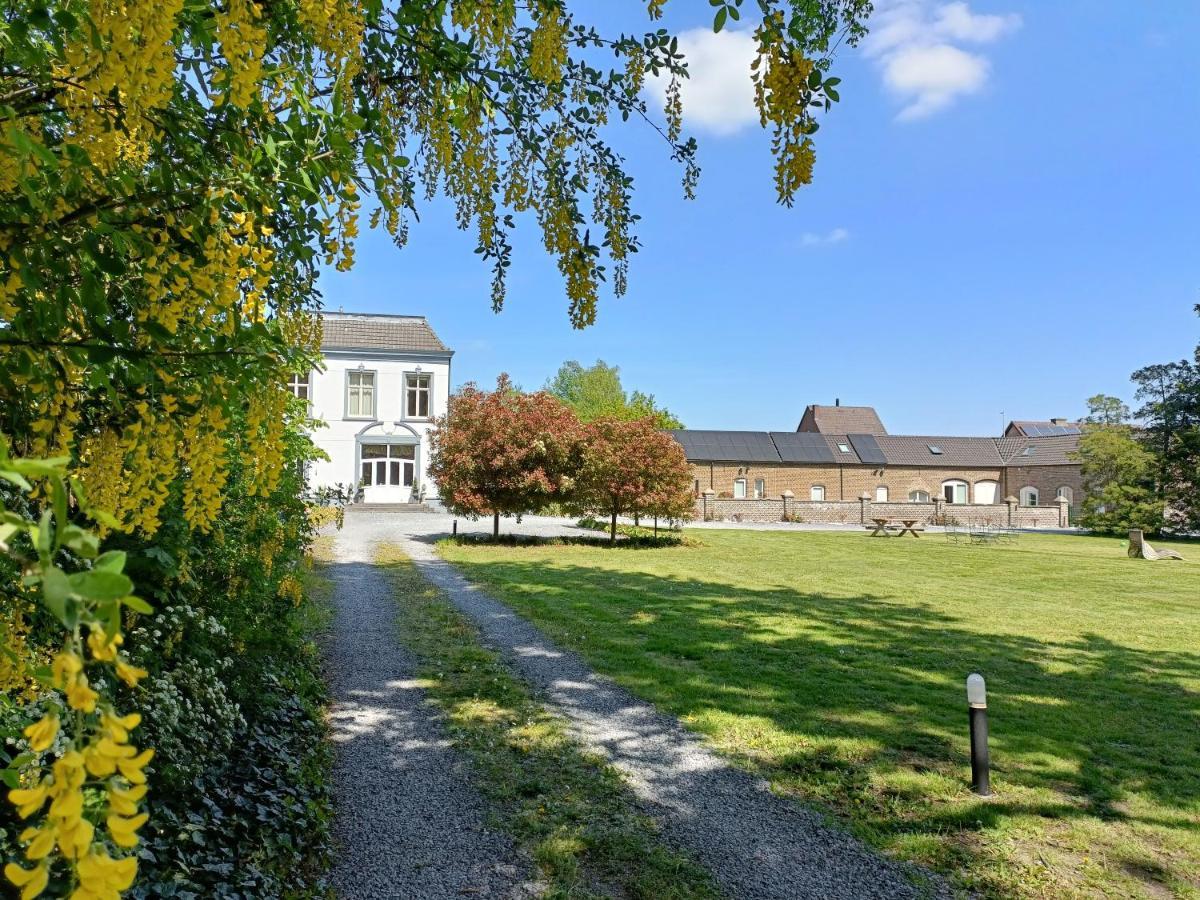 B&B Het Doctershoes Kinrooi Exterior photo